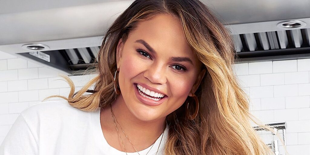 Chrissy Teigen atacada por trolls por llorar públicamente el aborto espontáneo