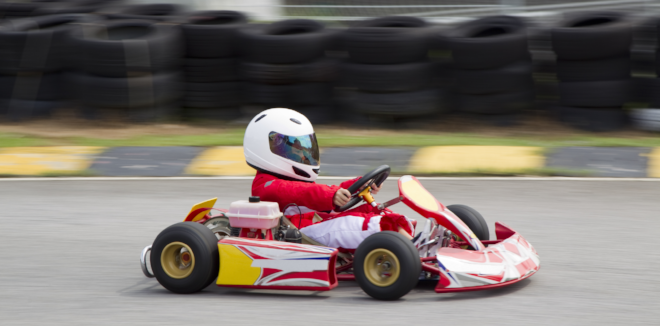 Ir a carreras de karts por la pista