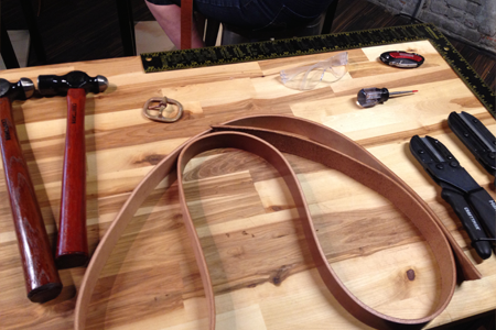 cinturón de cuero paso uno