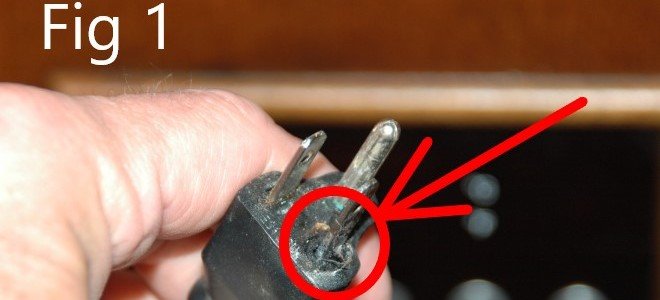 Enchufe dañado del calentador de cerámica