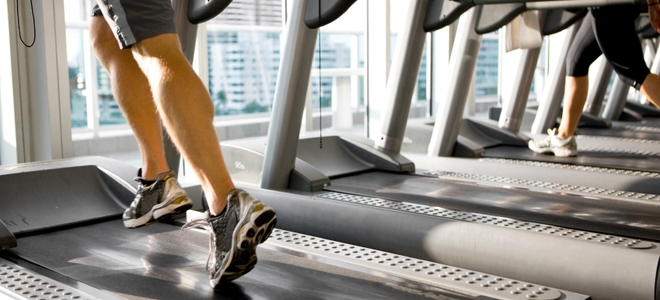 Cómo quitar el lubricante de silicona de una alfombra para caminadora