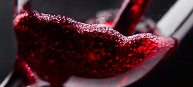 Cómo quitar las manchas de vino tinto de la tapicería