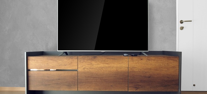 Construya un estante de pared de esquina para su televisor