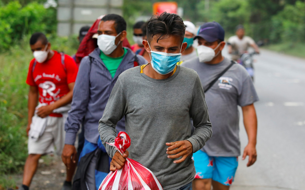 Corte Suprema de EU revisará política de Trump sobre solicitudes de asilo