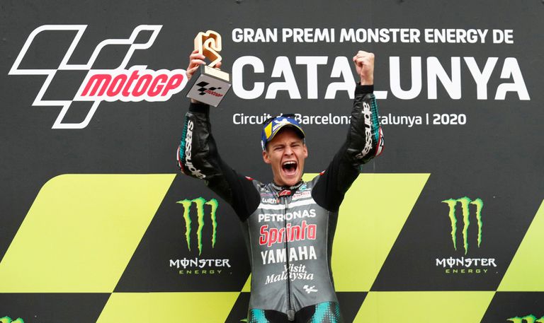 Fabio Quartararo celebra la victoria en el gran premio de Cataluña.