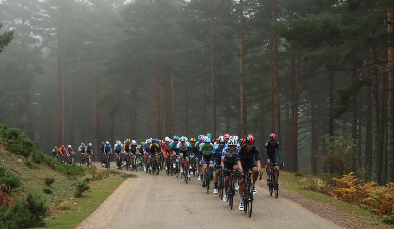Froome se aparta después de trabajar en cabeza en la subida final.