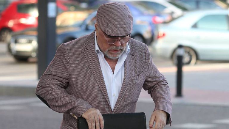 El comisario José Manuel Villarejo se dirige a los Juzgados de Plaza de Castilla, en Madrid, en junio de 2017, meses antes de su detención.