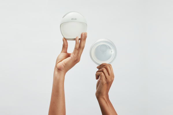 Elvie agrega un extractor de leche no eléctrico y tazas a su creciente cartera de femtech