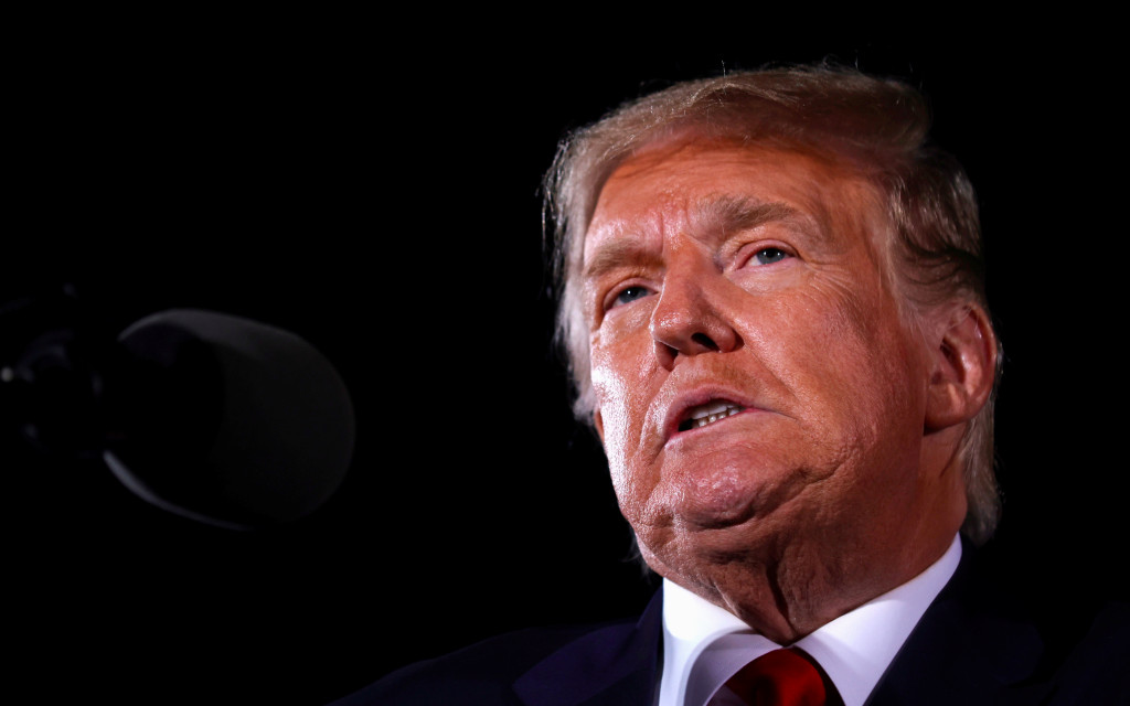 “Es posible que tenga que abandonar el país” si Biden gana: Donald Trump