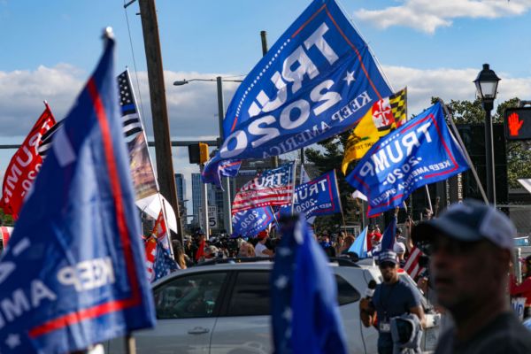 Facebook: Trump no puede reclutar un 'ejército' de observadores electorales bajo las nuevas reglas de intimidación de votantes