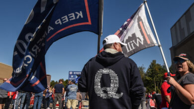 Facebook dice que prohibirá QAnon en sus plataformas