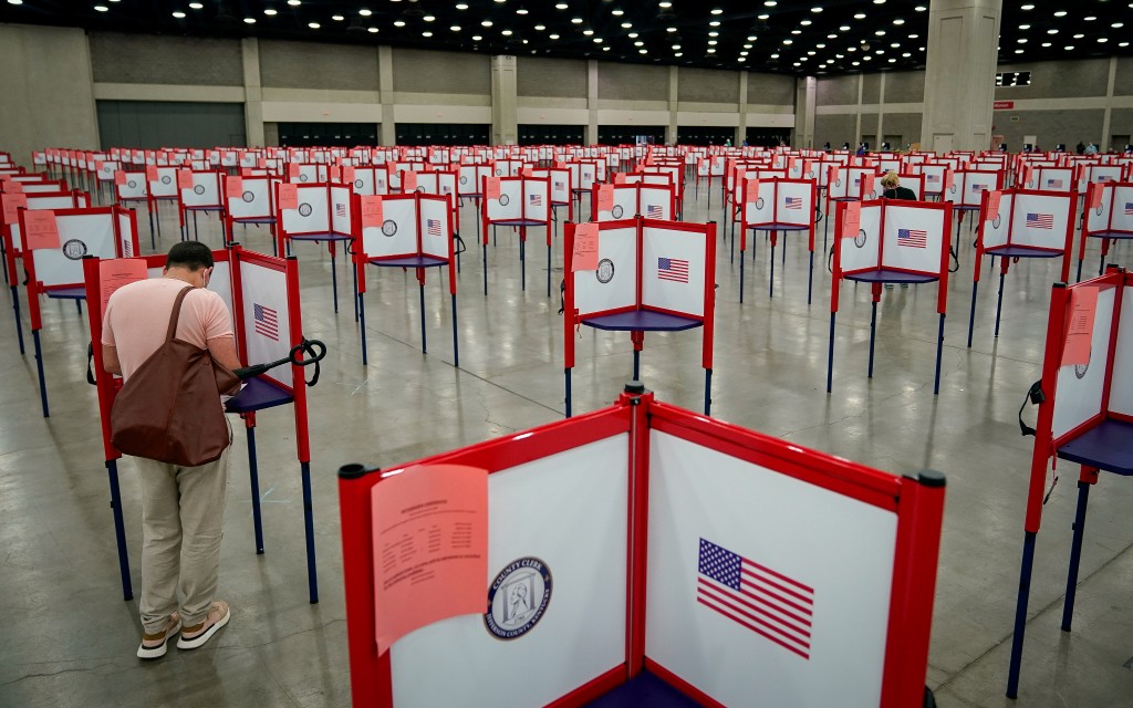 Facebook prohíbe anuncios que mencionen un fraude en las elecciones de EU