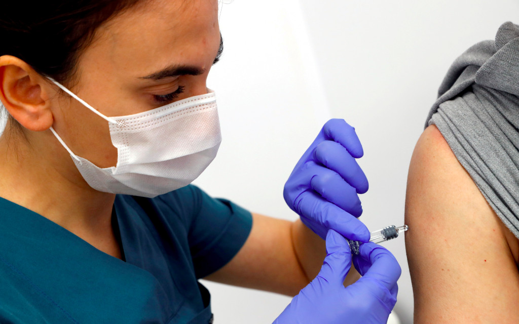 Facebook prohibirá anuncios que desmotiven a las personas a vacunarse