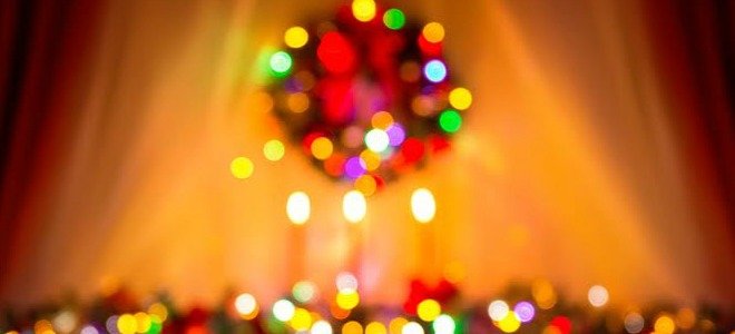 Luces de Navidad fuera de foco. 