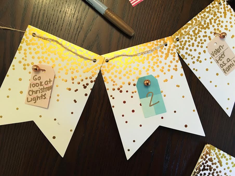 Un calendario de adviento de bricolaje. 