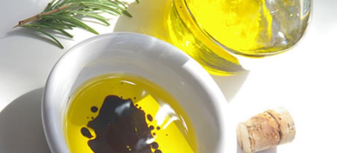 Inmersión de aceites y vinagres: cómo preparar de forma segura mezclas con infusión caseras