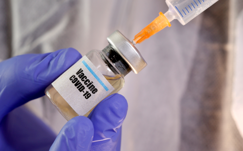 Johnson & Johnson detiene ensayos de vacuna contra Covid-19 por enfermedad inexplicable en participante