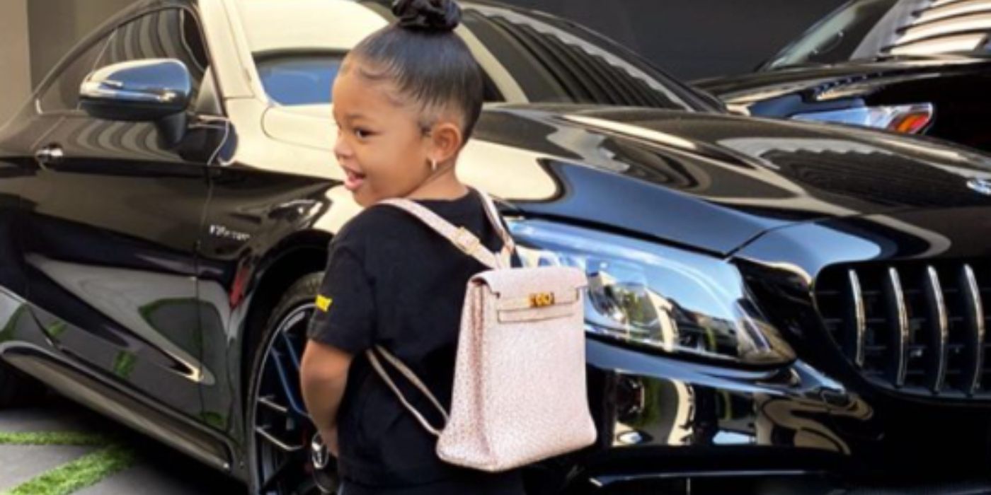 KUWTK: Kylie Jenner comparte una foto de Stormi con una mochila de $ 12K a la escuela en casa