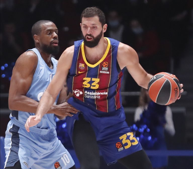 Mirotic y Will Thomas en el Zenit-Barça, el 9 de octubre.