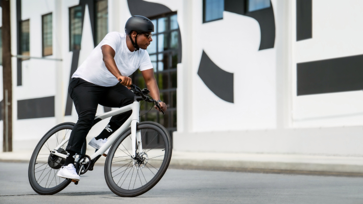 La bicicleta eléctrica Eeyo 1s de Gogoro sale a la venta en Francia, su primer mercado europeo