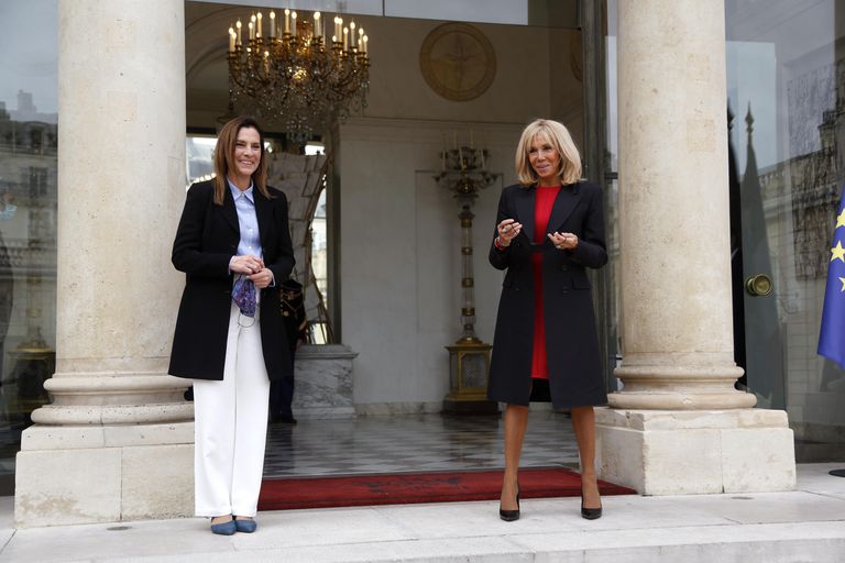 Beatriz Gutiérrez Müller, recibida por Brigitte Macron en París.