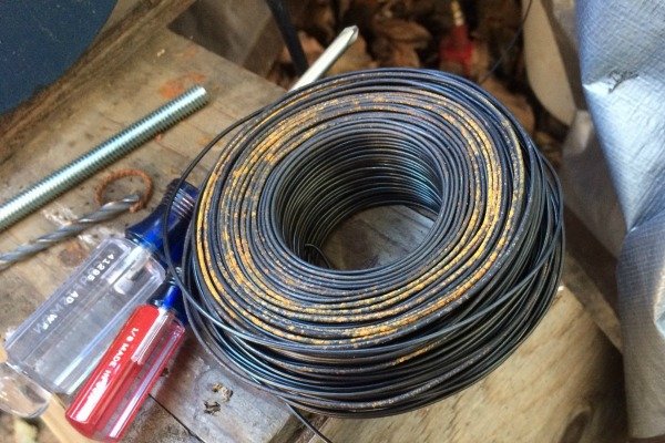 La solución de San Valentín de un fabricante: anillo de alambre empacado, Justin DiPego