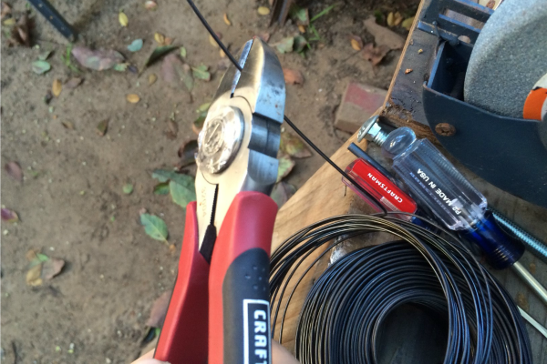 La solución de San Valentín de un fabricante: anillo de alambre empacado, Justin DiPego