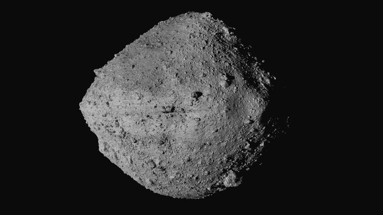 Imagen de Bennu tomada por la nave 'OSIRIS-REx'.
