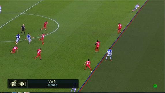 Extraña línea del fuera de juego establecida por González González en el VAR del Real Sociedad-Getafe