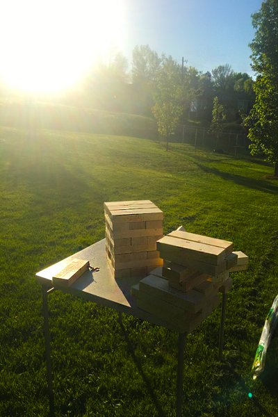 jenga gigante al aire libre