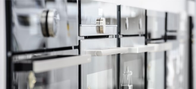 Fila de electrodomésticos de acero inoxidable