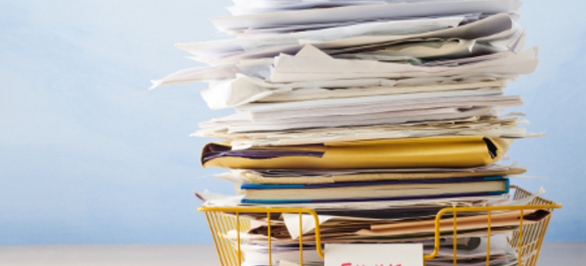 Organizar el papeleo en su oficina en casa