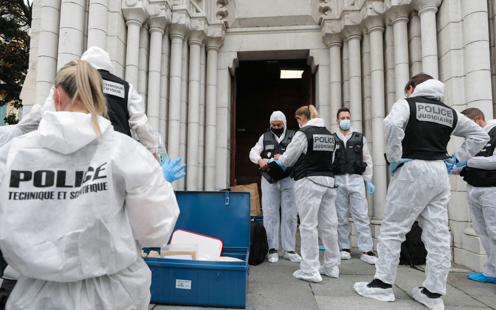 Papa Francisco lamenta atentado terrorista en Niza