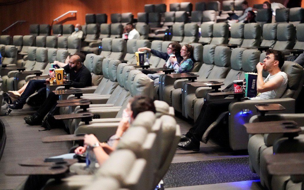 Scorsese, Eastwood y Cameron temen que cines de EU no sobrevivan a pandemia