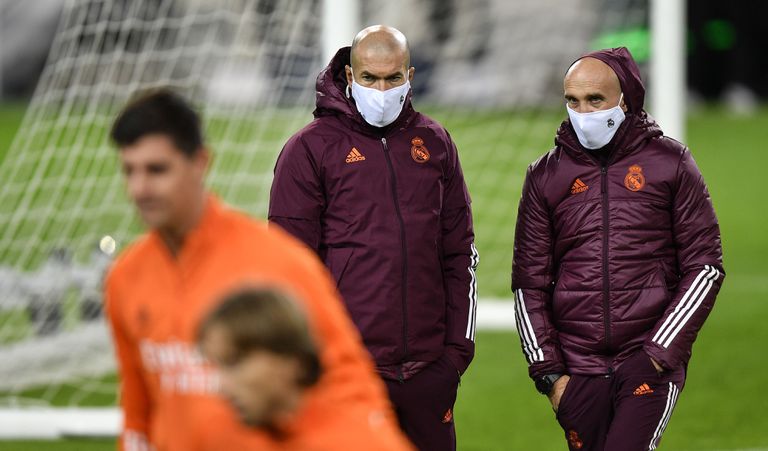Zidane, en el entrenamiento de este lunes en Mönchengladbach.