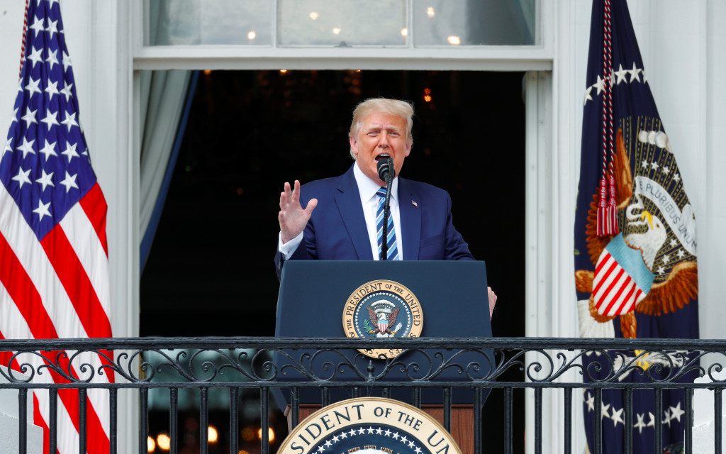 Trump aparece por primera vez en público desde su diagnóstico por Covid-19 | Video