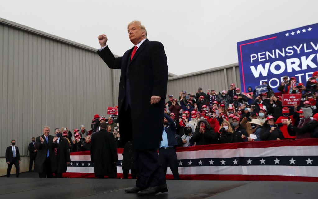 Trump denuncia una ‘conspiración de noticias falsas’ sobre Covid-19 en su contra