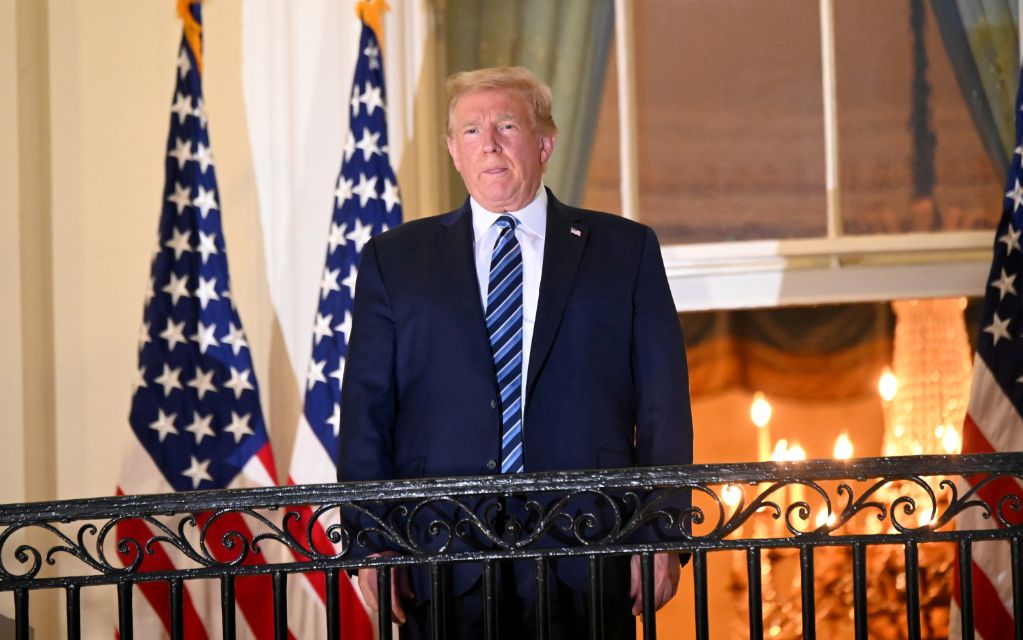 Trump promete que adultos mayores recibirán mismos medicamentos que tomó él para Covid-19