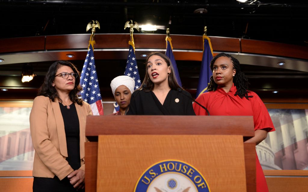 ‘Escuadrón’ de las demócratas más progresistas renuevan escaños en Congreso de EU