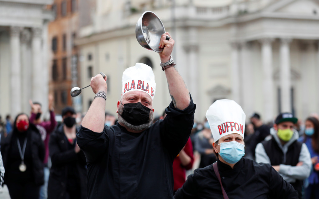 Nuevos confinamientos por Covid generan ola de resistencia en Europa