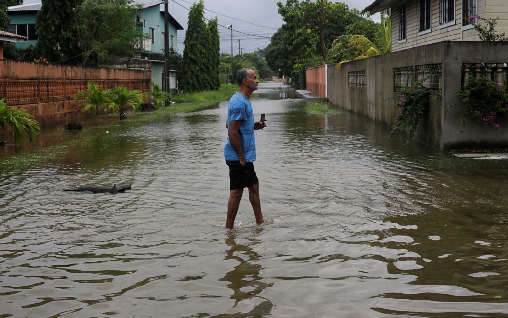 Huracán Eta azota Nicaragua con vientos catastróficos e inundaciones; podría afectar a 1.2 millones