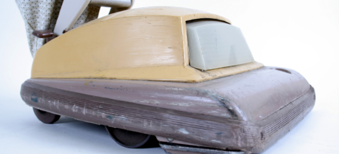 Cómo arreglar un rodillo de cepillo de vacío roto