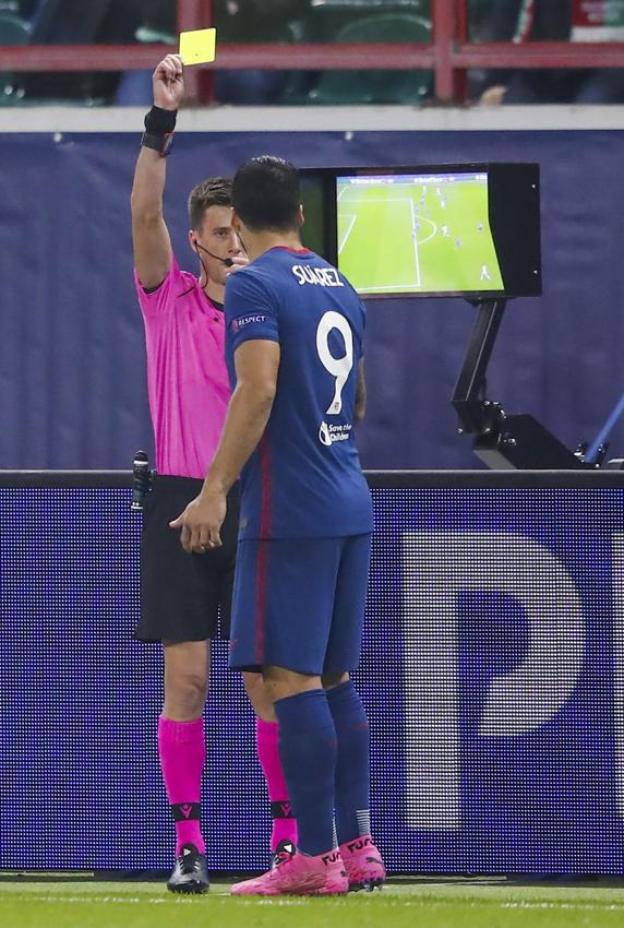 El delantero del Atlético de Madrid fue amonestado por una extraña circunstancia, en el partido que le enfrentó al Lokomotiv.