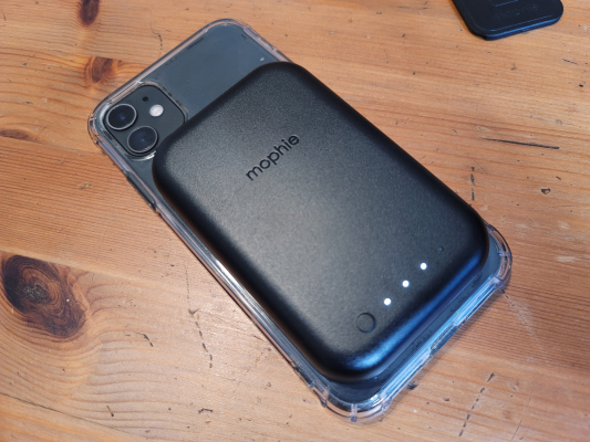 Práctica con la nueva funda de batería modular para teléfonos inteligentes de Mophie