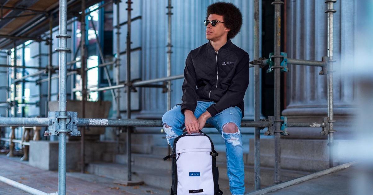 Chaqueta y mochila PS5