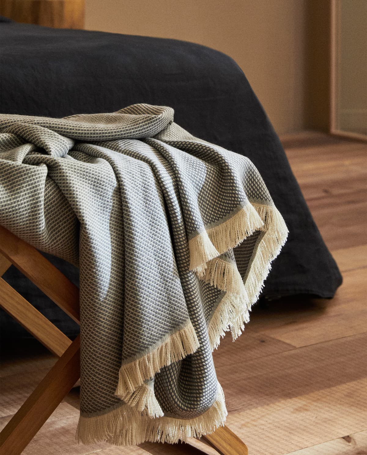 Zara Home: Estas son las mantas para una tarde de sofá y película perfecta