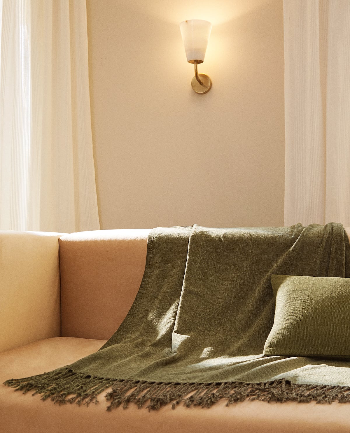 Zara Home: Estas son las mantas para una tarde de sofá y película perfecta