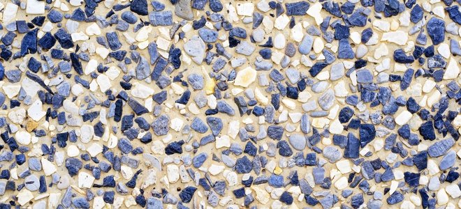 suelo de guijarros azul y blanco