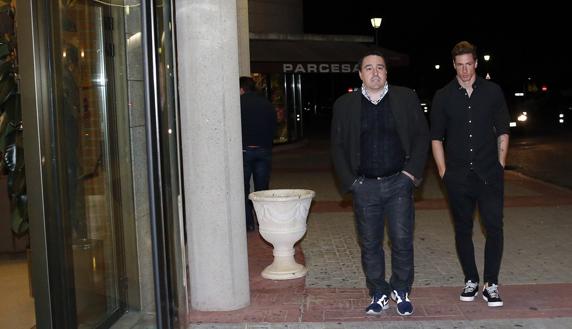 Antonio Sanz junto a Fernando Torres en 2015.