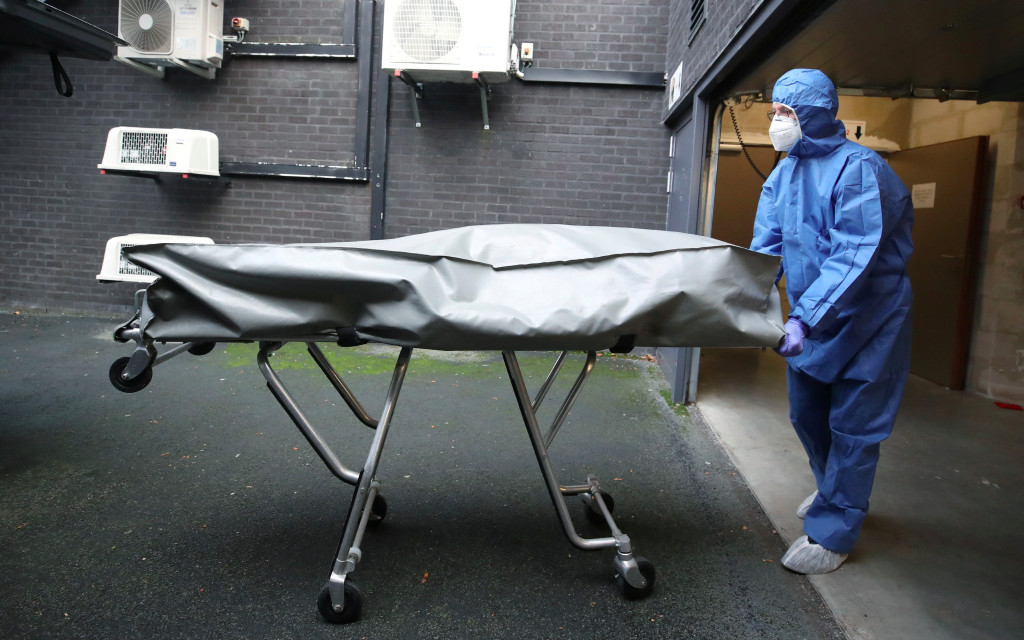 Cifra de muertes por Covid en Europa superará las 300 mil a medida que se acerca el invierno